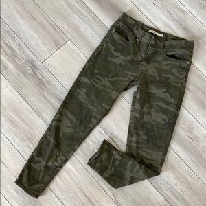 Levi’s 711 skinny jeans size 27 camo green